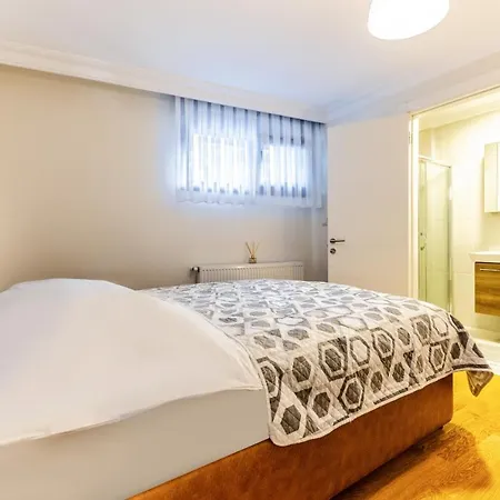 Апартаменты Spacious Cozy In Uskudar Near Harem Harbor