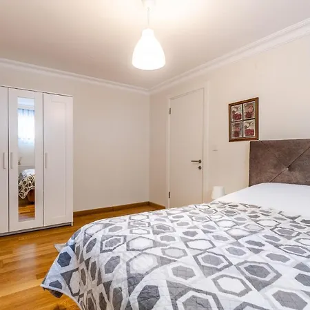 Апартаменты Spacious Cozy In Uskudar Near Harem Harbor *